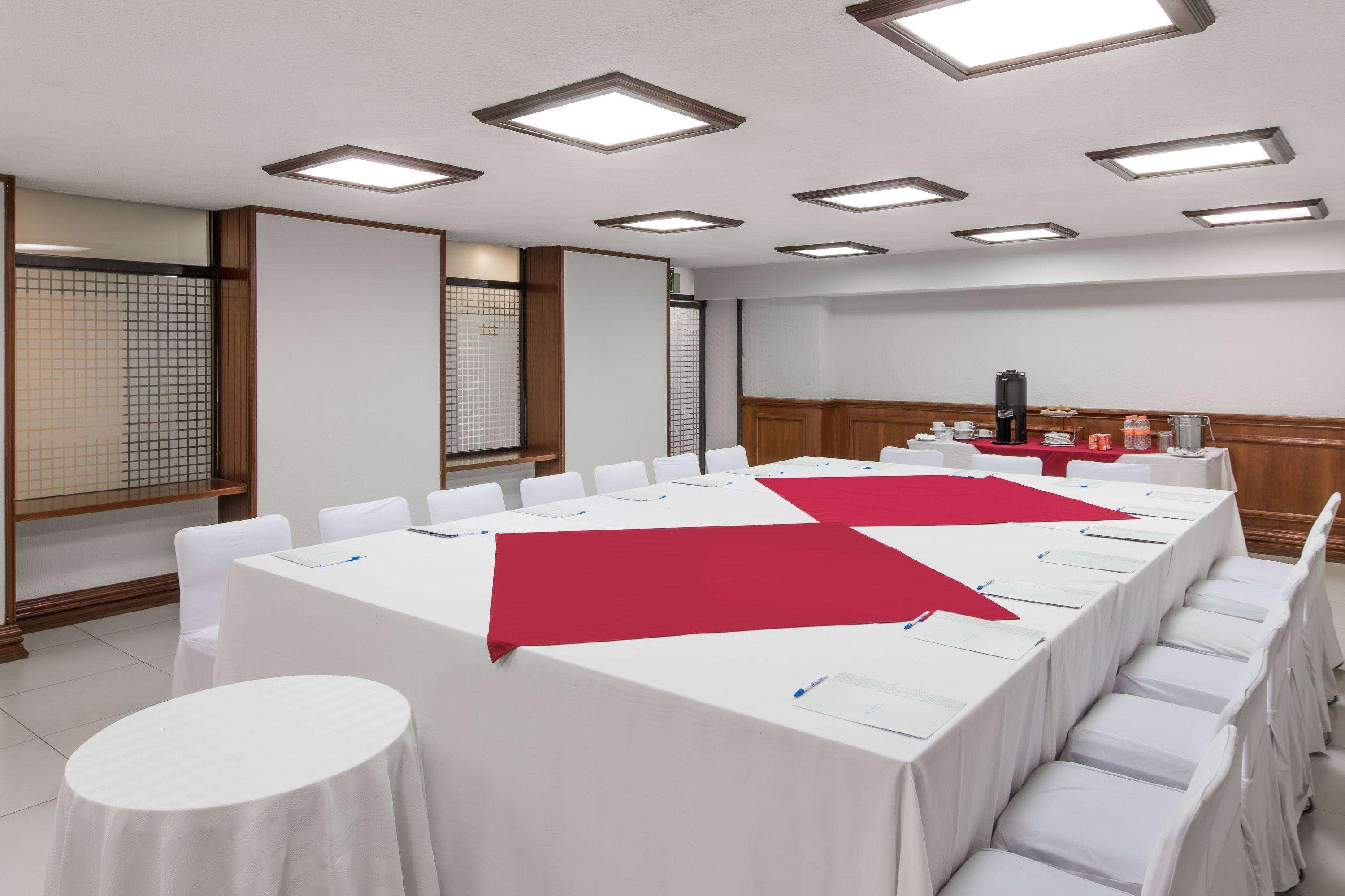 Wyndham Executivo Culiacán Екстериор снимка